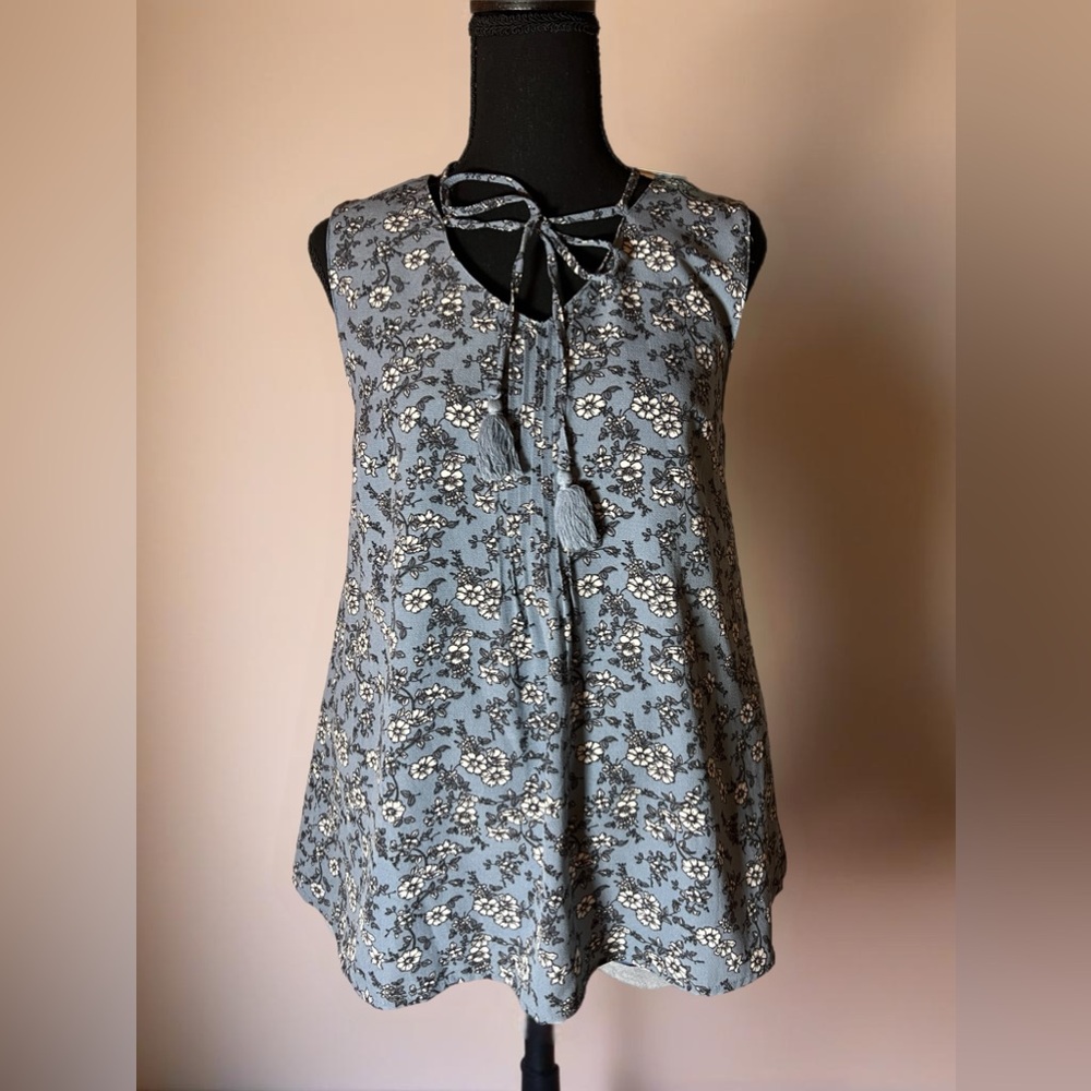 Boutique style top NWT size is S/M